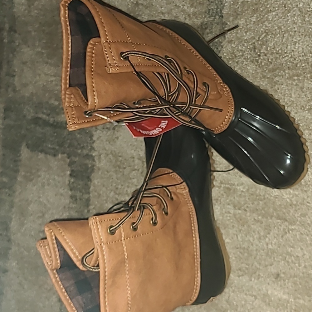 The original duck boot. Womens Sz 8 (#109A) new with tags.
